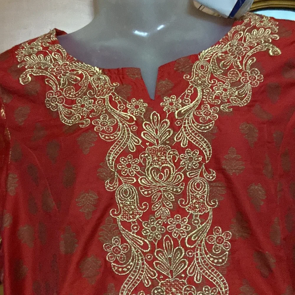 Anahi xxl A line kurta for Woman. Red color - Picture 4 of 5